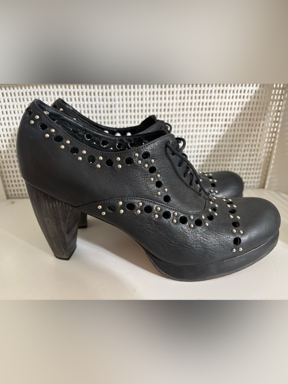 Calleen Cordero Black Studded Leather Lace-Up Oxfords with High Heels - Near New - Picture 4 of 11